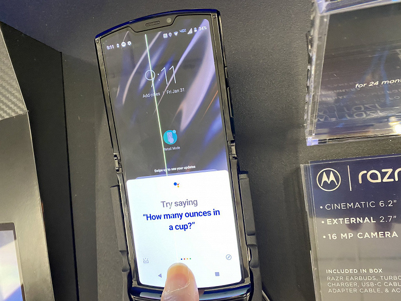 Страшные фото и видео для покупателей Motorola Razr 2019
