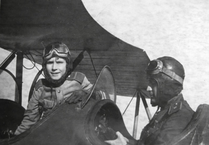 Командир 5-го штурмового авиакорпуса Герой Советского Союза генерал-майор Николай Петрович Каманин.
