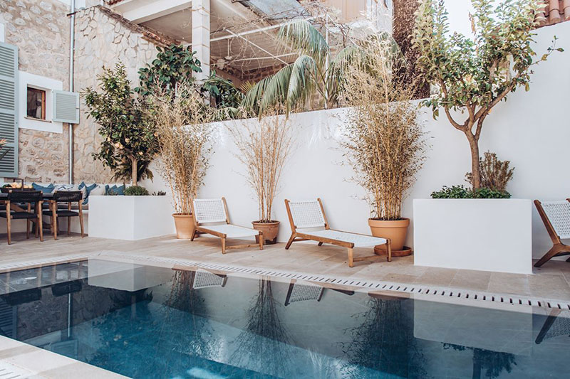 Прекрасный таунхаус на Майорке, который не утратил своего исторического обаяния Прекрасный таунхаус на Майорке, который не утратил своего исторического обаяния бассейн,интерьер и дизайн,Испания,каменный дом,Майорка,средиземноморский стиль,таунхаус