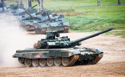 На фото: танки Т-72 Б3 во время демонстрации боевых возможностей