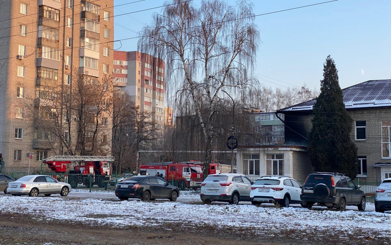 Автошкола на высоковольтной рязань. Пожар в Рязани. Пожар в автошколе на высоковольтной Рязань. Горела автошкола на высоковольтной. Рязанская область Переделкино пожар.