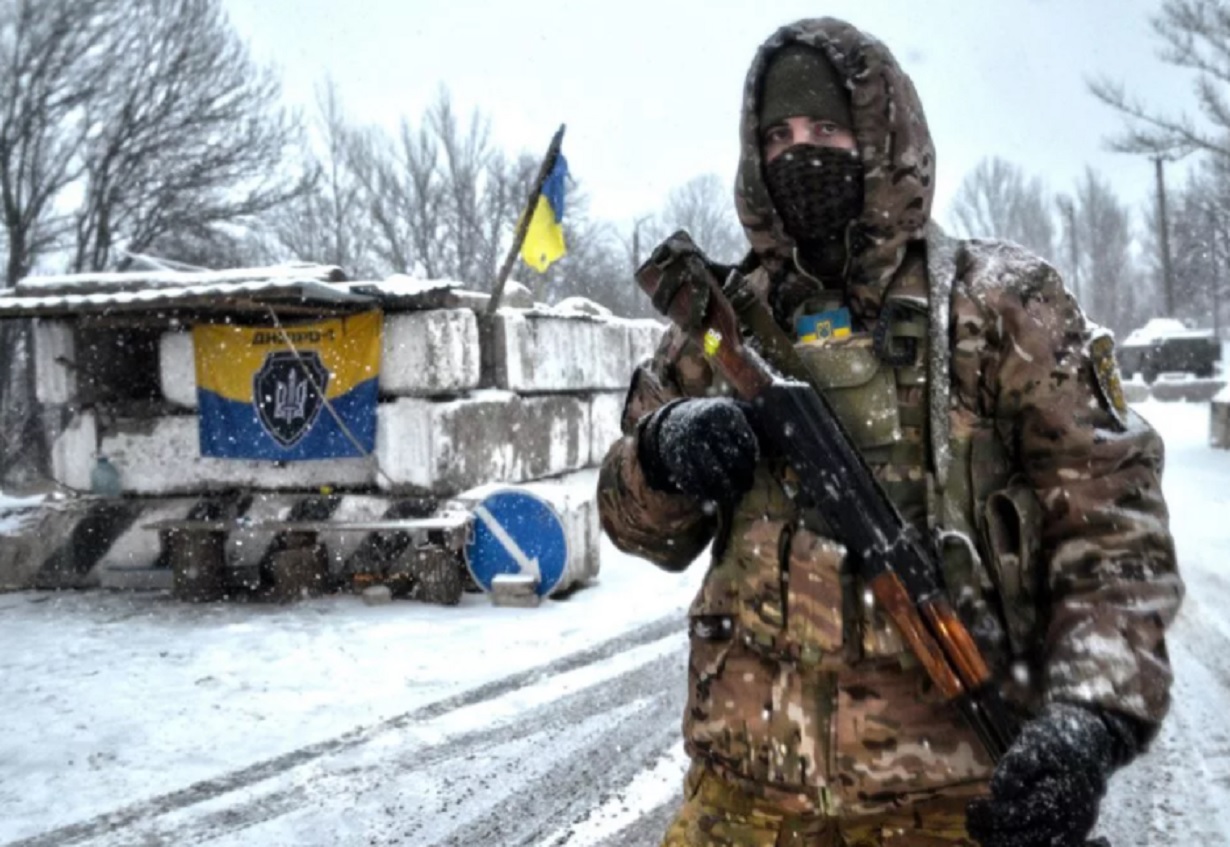 Украинский боец. Украинские солдаты зимой. Украинские военные в АТО. Войска ВСУ зимой.