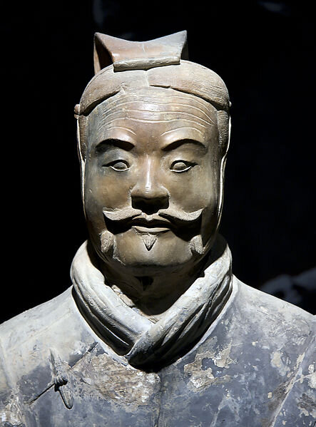  В 221 году до н. э. царство Цинь одержало победу над последним из шести своих противников и вся Поднебесная впервые объединилась под властью одного человека.-50