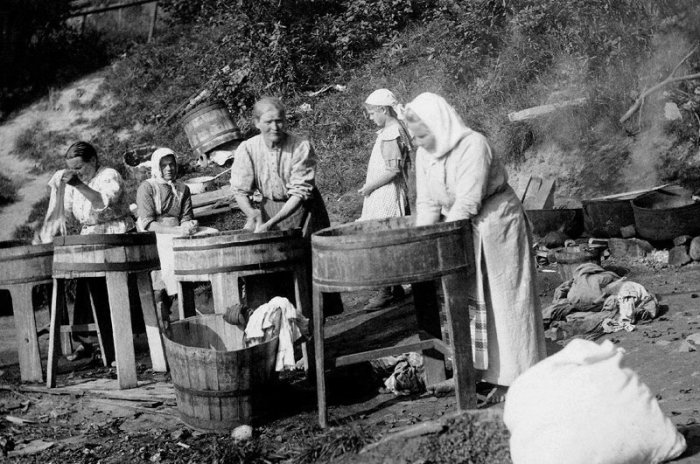 Как наши бабушки стирали белье в деревне без стиральных машин и прочих девайсов идеи для дома,история,стирка