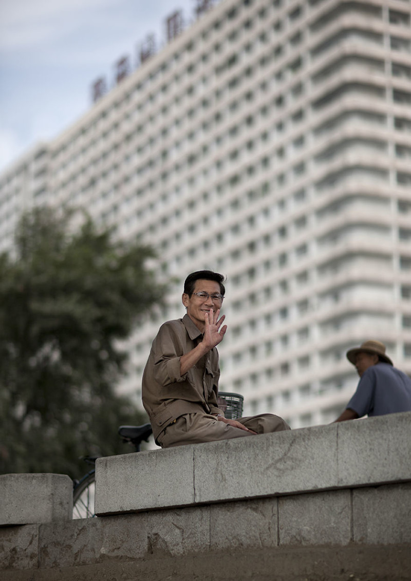 25. Приветливый мужчина, Пхеньян  житель, северная корея, улыбка, фотография