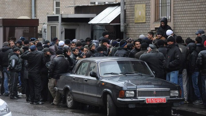 МНЕНИЕ РУССКИХ ПАТРИОТОВ ОДНОЗНАЧНО: ГОСДУМА ДОЛЖНА ОГРАНИЧИТЬ МИГРАЦИЮ В РОССИЮ