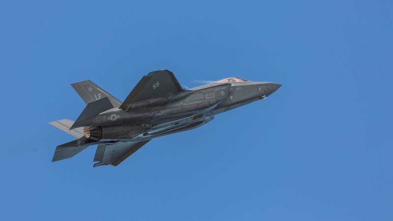 США паникуют: упавший в Южно-Китайское море F-35 может попасть в руки Китая и России