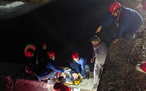 На Кубани мужчина весом более 120 кг упал с пятиметровой высоты, сотрудники скорой помощи не смогли его транспортировать самостоятельно