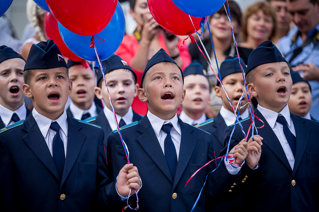 Российский гимн школы. Исполнение гимна. Исполнение гимна РФ. Гимн РФ поют. Школьники поют.