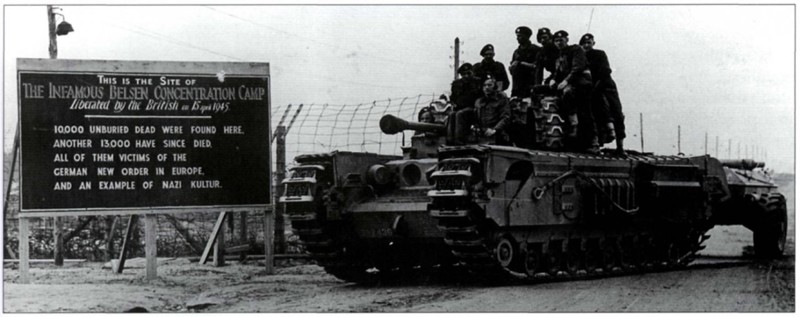 Огнеметный танк на границе концлагеря Берган–Бельзен, 1945 год, Германия история, люди, фотографии