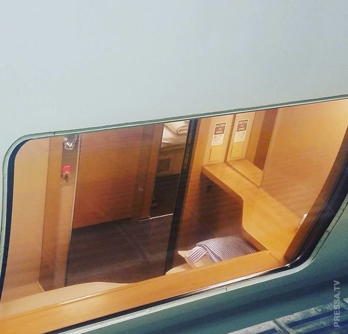 Обычные снаружи японские поезда 