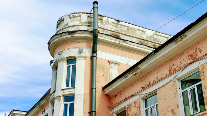 В Барнауле отреставрируют ветхую довоенную поликлинику. Врачи временно переедут