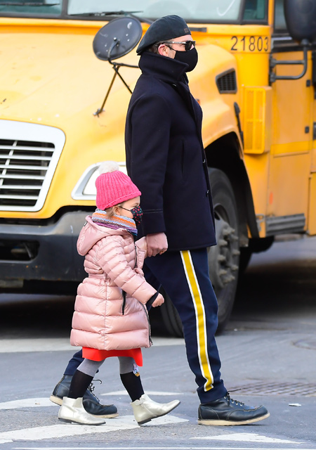 Идиллия после развода: Брэдли Купер и Ирина Шейк на прогулке с дочкой Леей Дети,Дети знаменитостей