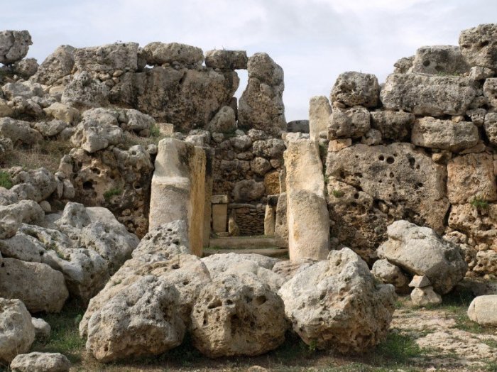Сохранившая часть храмового комплекса Джгантия на Мальте. | Фото: polit.ru.
