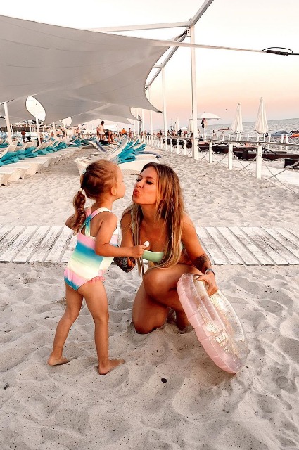 Рита Дакота с дочкой и возлюбленным отдыхает в Сочи Рита Дакота с дочкой и возлюбленным отдыхает в Сочи Экстерьер