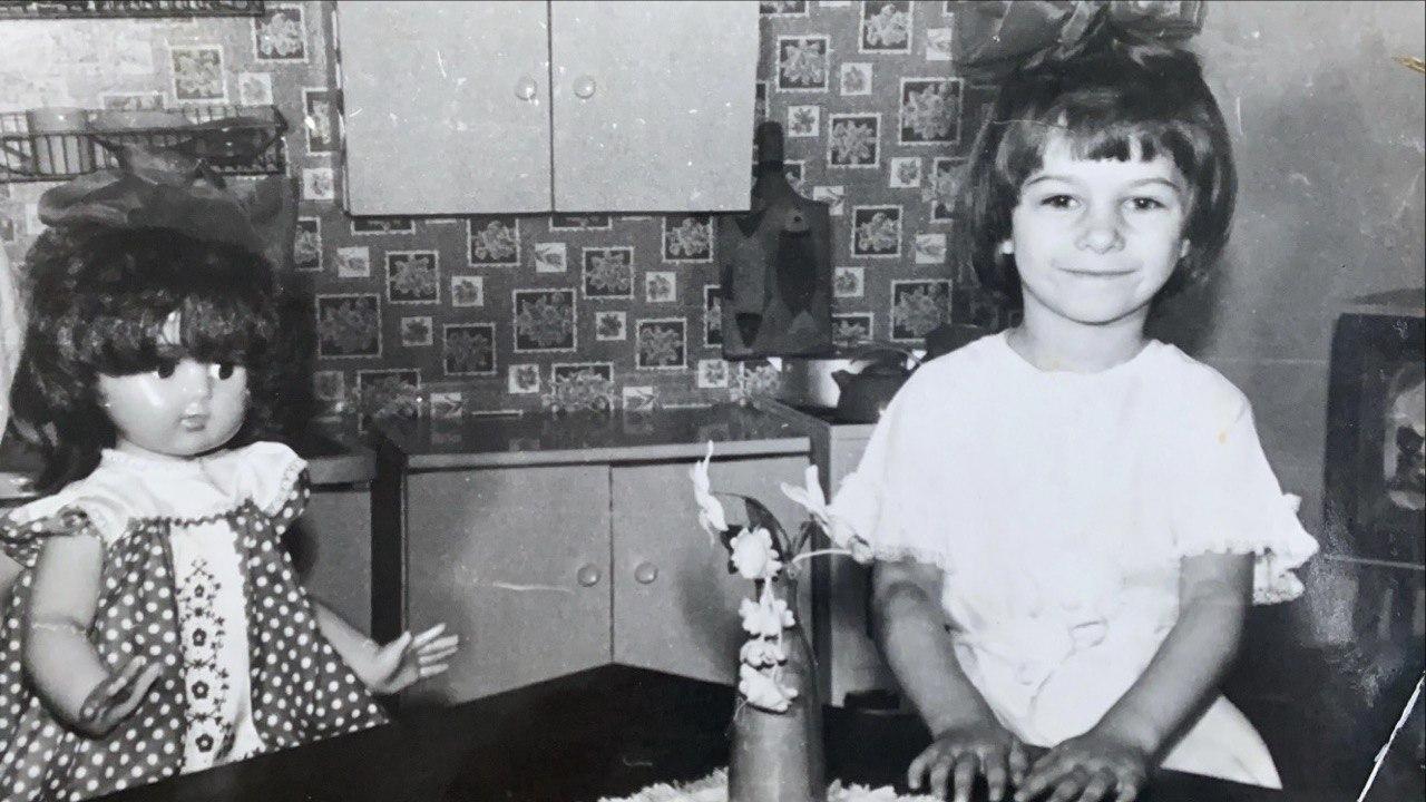 А кто это сделал? Редакция Parents.ru поздравляет всех женщин с 8 марта трендом «покажи свою команду в детстве» стать, Мечтала, редактор, потому, любила, Теперь, который, каждый, начала, знает, детские, заместитель, главного, Любила, ходить, Сейчас, своего, спать, день —, звезд