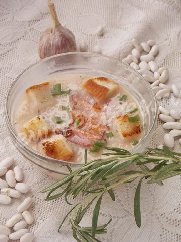 суп пюре из фасоли с розмарином