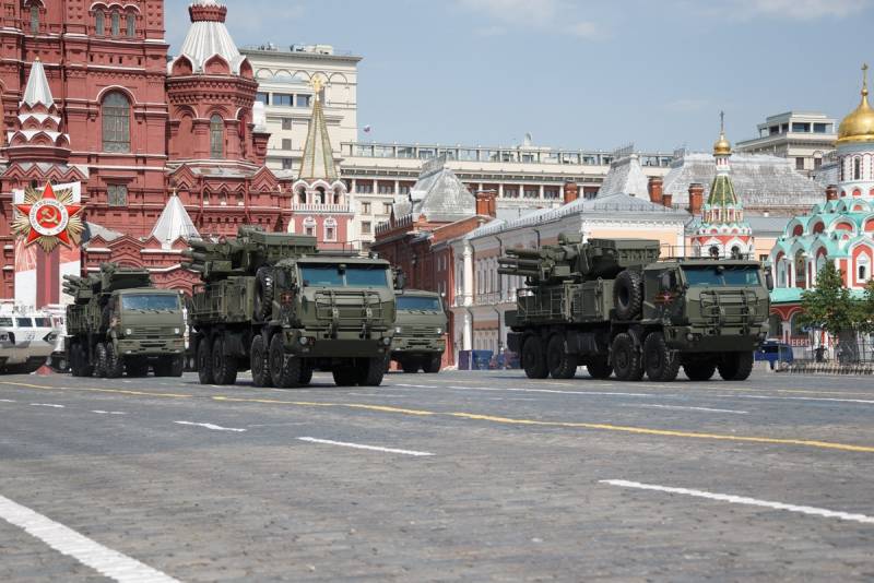 ЗРПК «Панцирь-СМ». Сначала на параде, затем в войсках «ПанцирьСМ», только, целей, шасси, комплекса, новая, обнаружения, этого, комплекс, более, характеристик, дальностях, модернизации, новых, вооружений, модуля, используется, компонентов, новой, площади