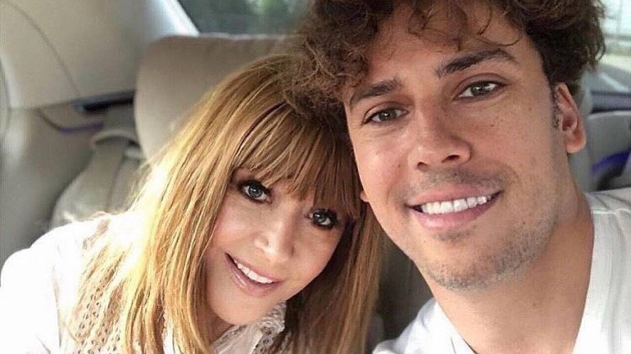 Пугачева сняла, как Галкин исполняет трюки с детьми в бассейне