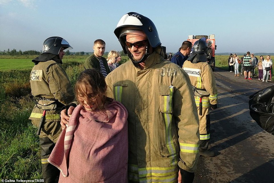 Аварийное приземление пассажирского самолета А321 в фотографиях