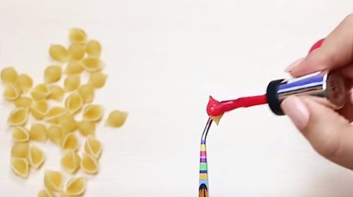 Чудесная пасхальная поделка из шарика и макарон домашний очаг,,новая жизнь старых вещей,пасхальные поделки,переделка,поделки,рукоделие,своими руками