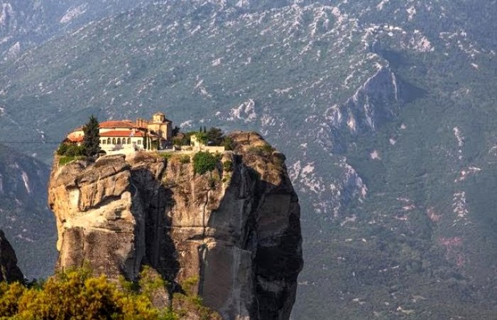 Монастырь, который ближе остальных к небу. /Фото: youtube.com