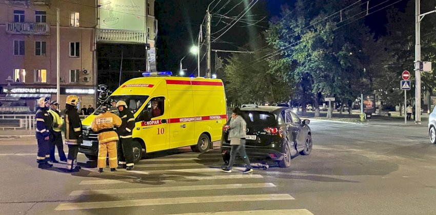 Две иномарки столкнулись на перекрестке в центре Барнаула