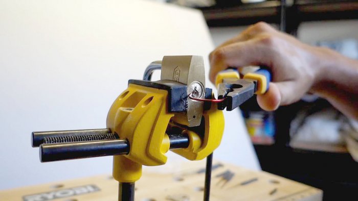 Как вытащить обломок ключа из замка ключ в замке,мастер на все руки,полезные советы