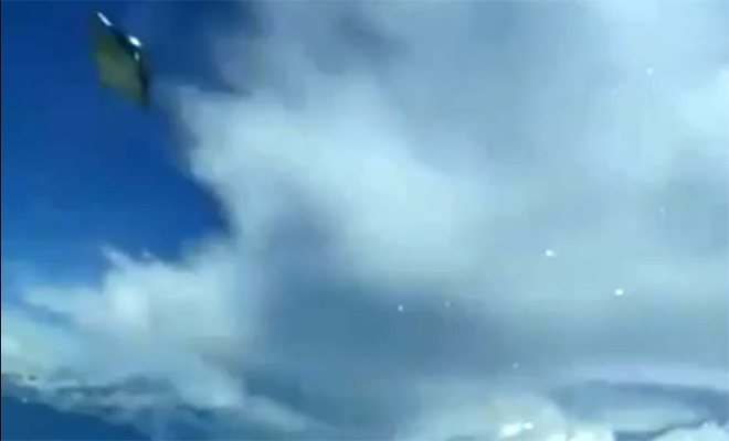 «Двигался слишком быстро для самолета»: пилот снимал облака из кабины, когда мимо пролетел треугольный объект Культура