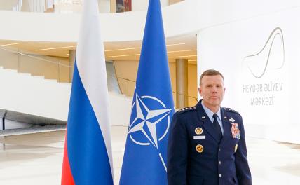 На фото: Верховный главнокомандующий Объединенными вооруженными силами НАТО в Европе генерал Тод Уолтерс