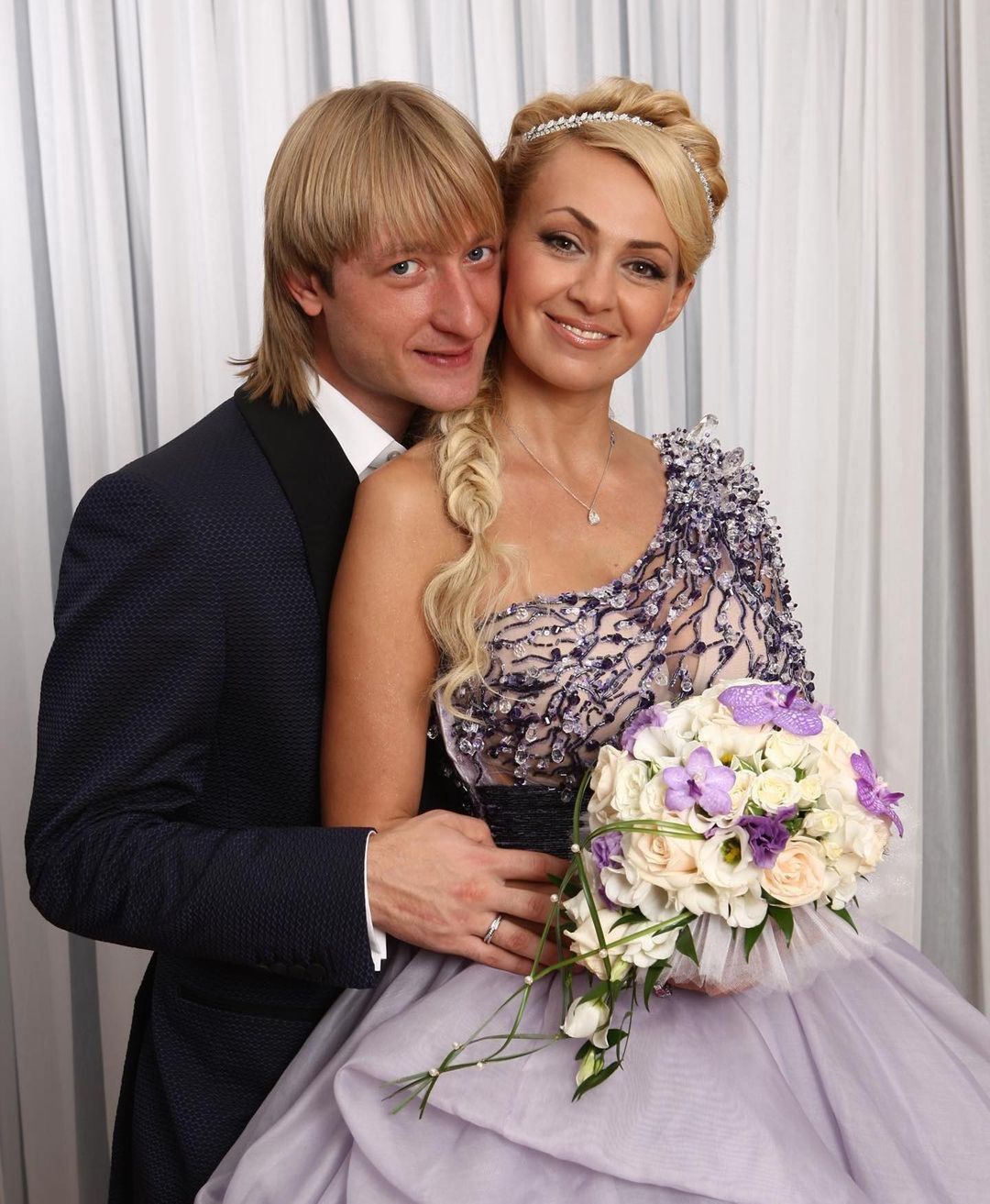 Звёзды в странных нарядах: Яна Рудковская поделилась архивными свадебными фото