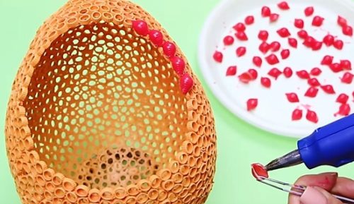 Чудесная пасхальная поделка из шарика и макарон домашний очаг,,новая жизнь старых вещей,пасхальные поделки,переделка,поделки,рукоделие,своими руками