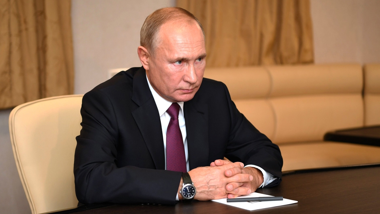 Путин выразил соболезнования в связи со стрельбой в школе в Казани. События дня