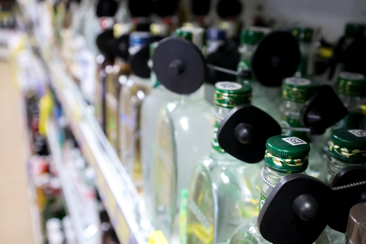 Люди с низкими доходами пьют алкоголь реже обеспеченных