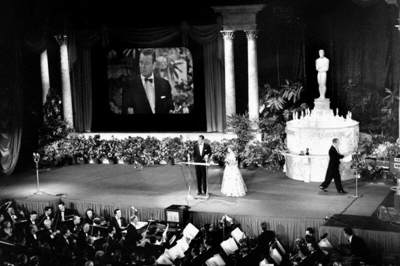 Первый показ церемонии вручения премии Оскар по телевидению, до этого трансляция была по радио, Лос-Анджелес, 1953 год. история, ретро, фото