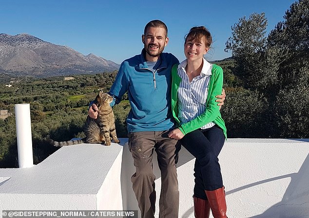 Пара британцев бросила работу и переехала на Крит в маленькую деревушку