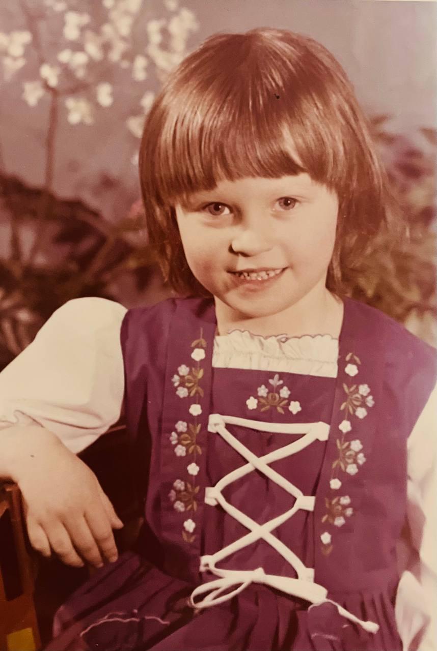 А кто это сделал? Редакция Parents.ru поздравляет всех женщин с 8 марта трендом «покажи свою команду в детстве» стать, Мечтала, редактор, потому, любила, Теперь, который, каждый, начала, знает, детские, заместитель, главного, Любила, ходить, Сейчас, своего, спать, день —, звезд