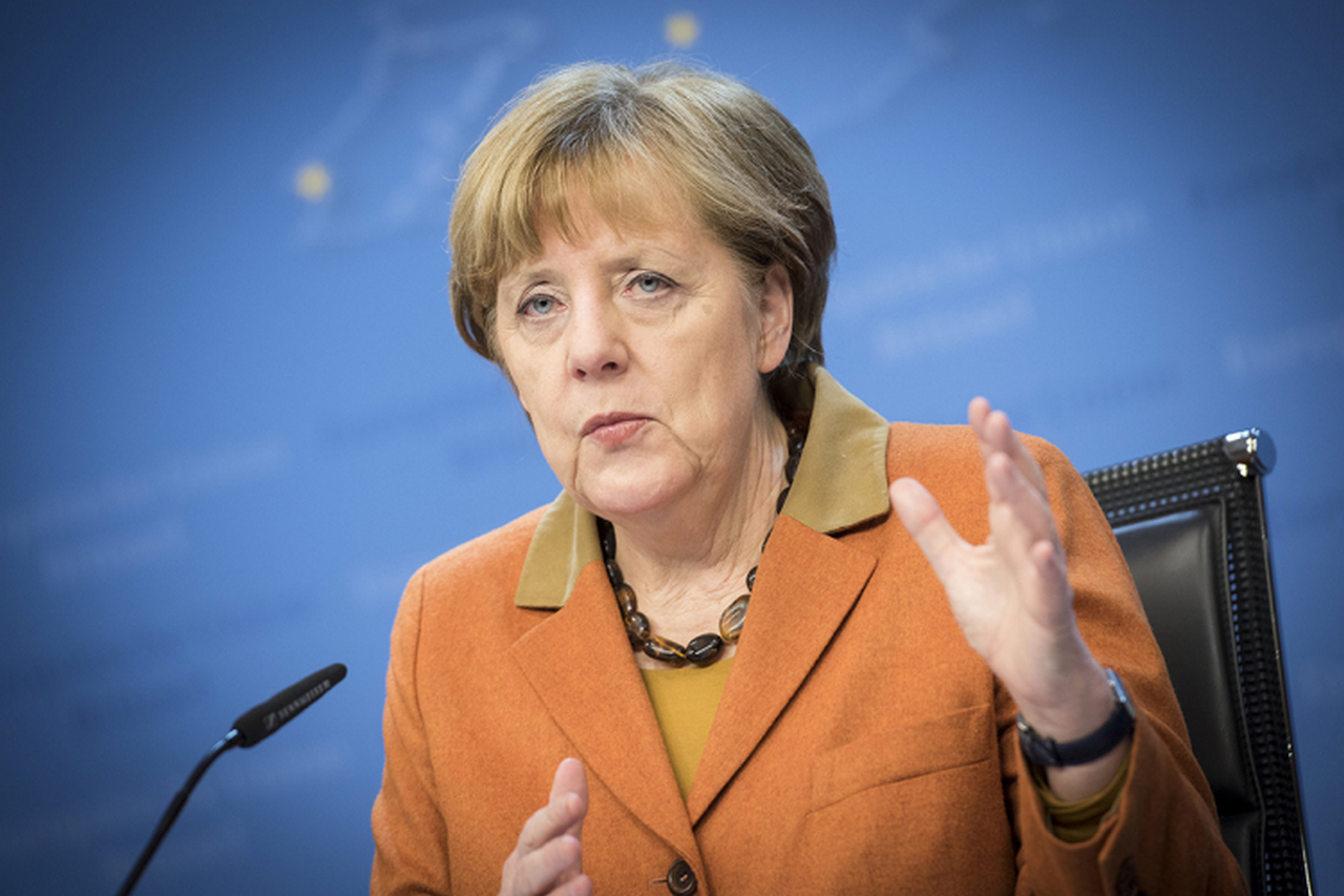 Меркель: конфликт в КНДР должен разрешиться мирным путем 