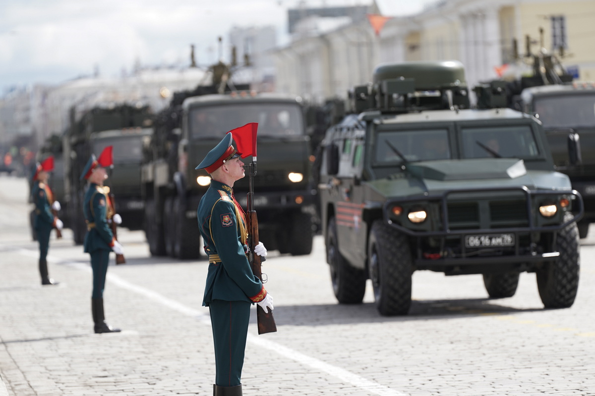 Более 200 участников специальной военной операции приняли участие  в параде Победы в Екатеринбурге
