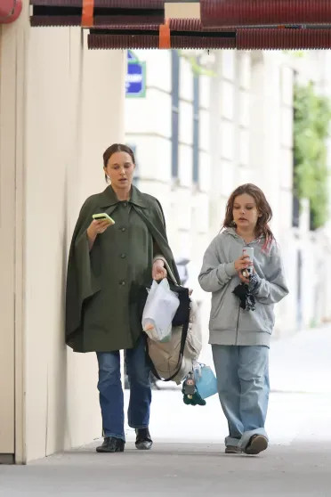 Натали Портман появилась на публике с дочерью — впервые после объявления о своей третьей беременности Портман, Натали, актрисы, Танги, январе, после, ребёнка, фильма, Чёрный, лебедь, совместной, развелась, почти, познакомились, жизни, также, съёмках, годаТанга, которым, Мильпье