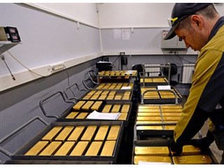 Из России вывезли почти все добытое золото