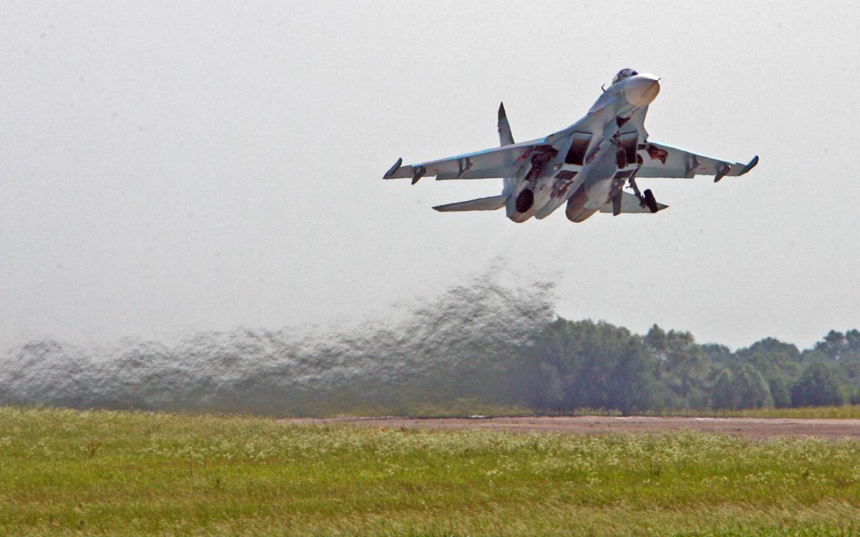 NI: маневр российского Су-27 принудил самолет ВВС США к бегству