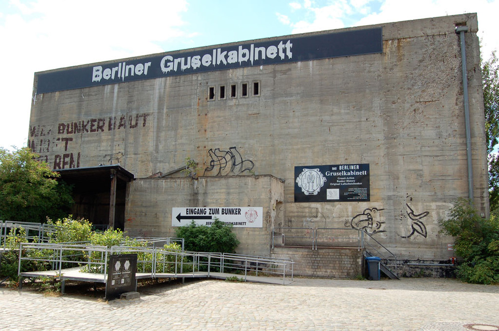 Могила Николаса Кейджа и остров кукол. Очень странные достопримечательности Могила Николаса Кейджа и остров кукол. Очень странные достопримечательности жизнь