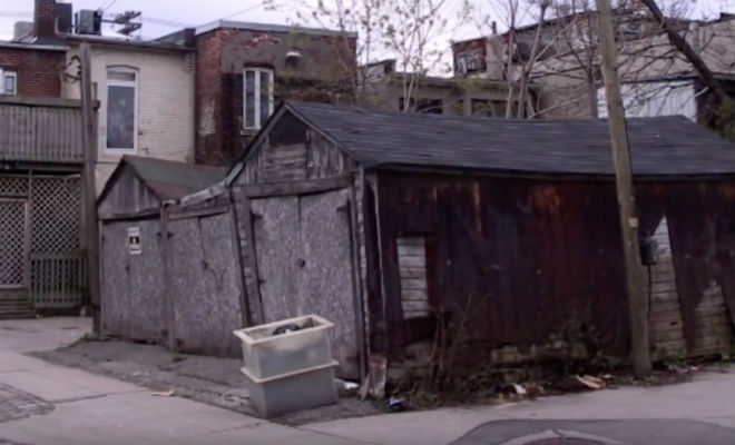 Пара купила старые гаражи и превратила в особняк: теперь просят за него 5 миллионов долларов