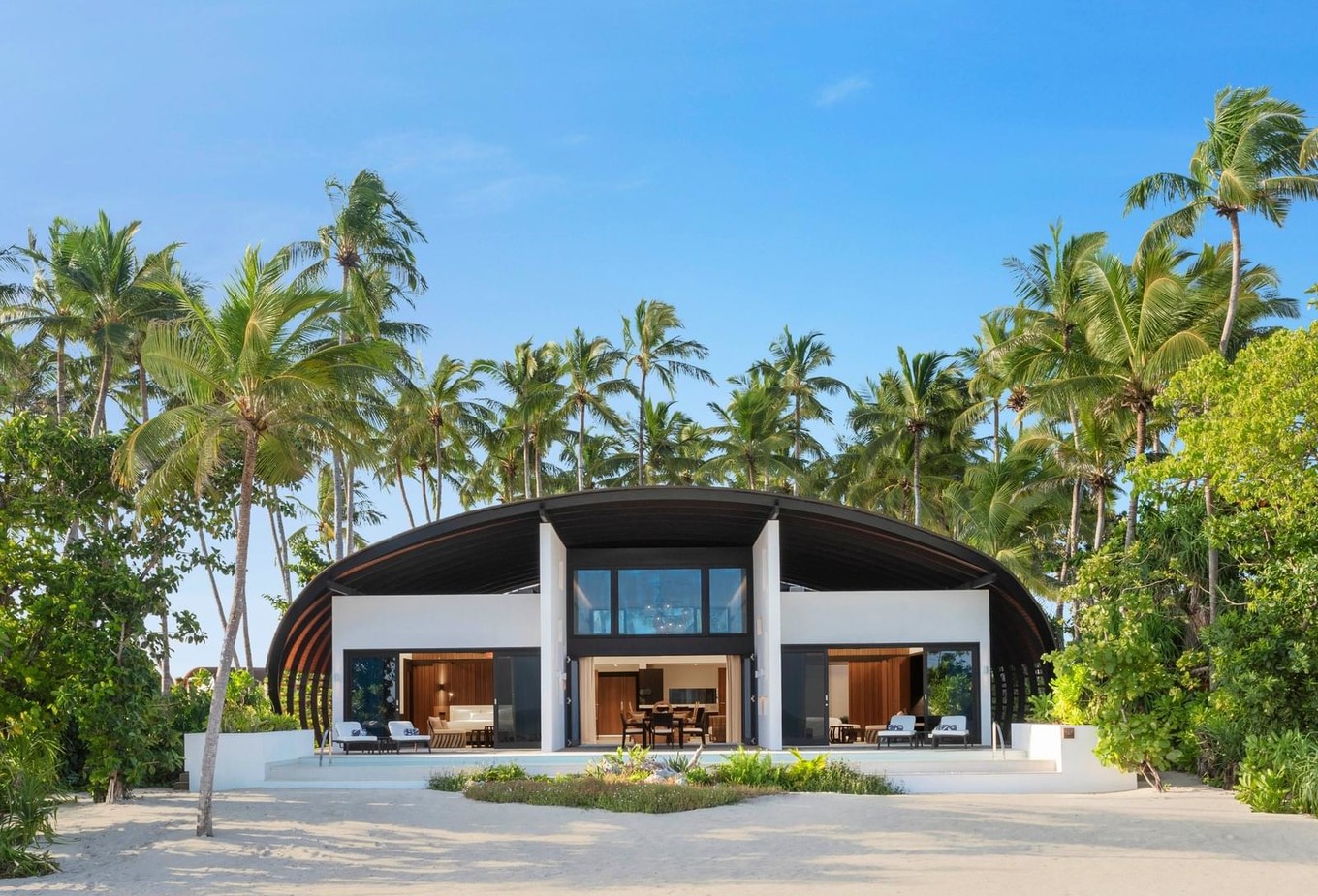 Отель The Westin Maldives Miriandhoo Resort на Мальдивах