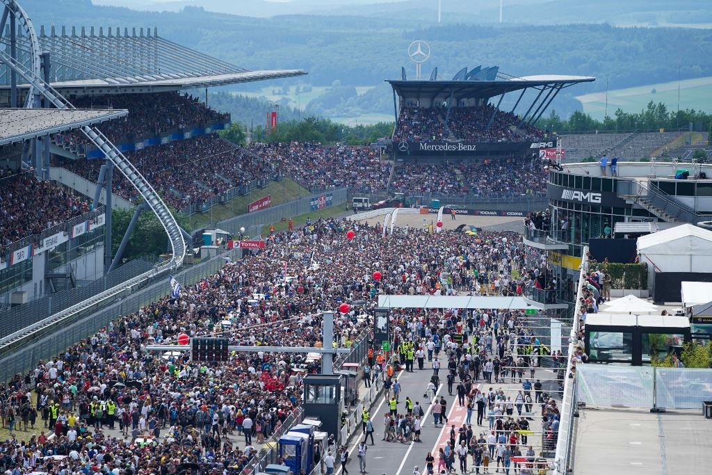 Самый «Зеленый ад» в мире: как русские гонщики победили в гонке «24 часа Нюрбургринга»