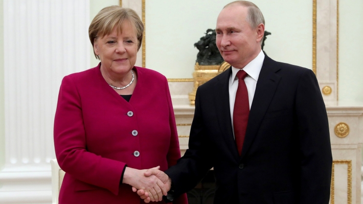 Визит Меркель ведет к усилению одиозной риторики Киева на тему санкций ЕС против России