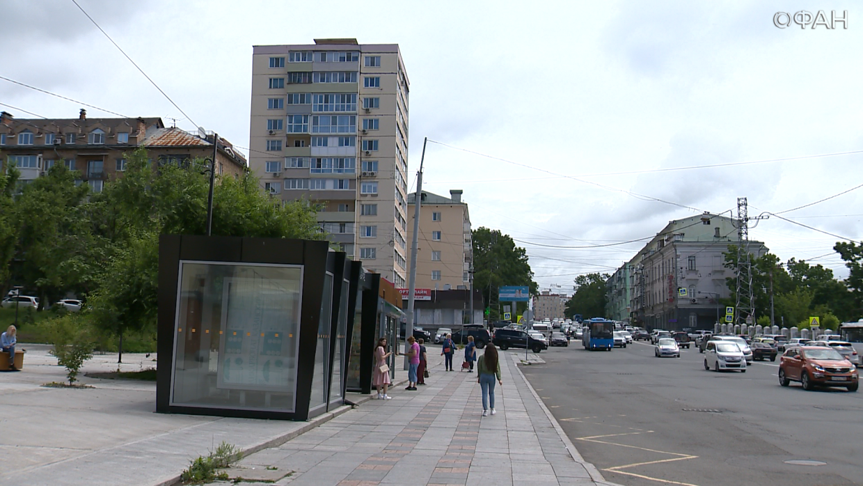 Вандалы разрушают антивандальные остановки во Владивостоке