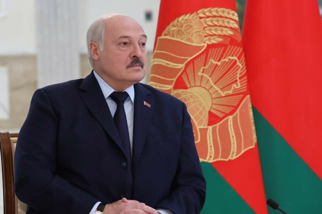 Лукашенко выдал гражданство Белоруссии 245 просителям