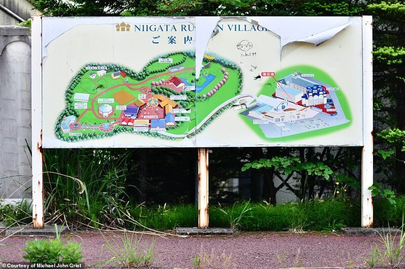 Как выглядела "русская деревня" в Японии, просуществовавшая всего 10 лет заброшенный парк,парк развлечений,путешествия,Япония
